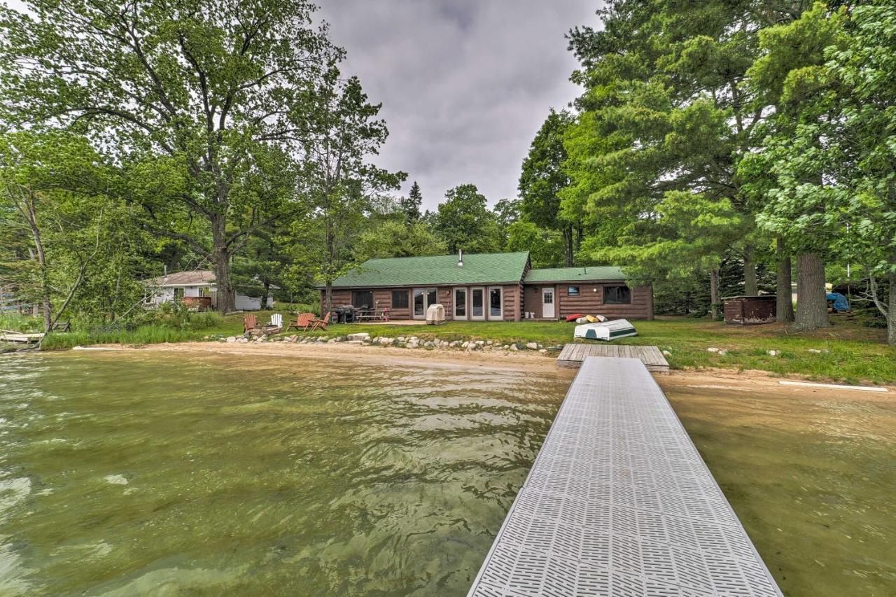 13 Mi To Downtown Quiet Lakefront Cottage Traverse City Exterior photo